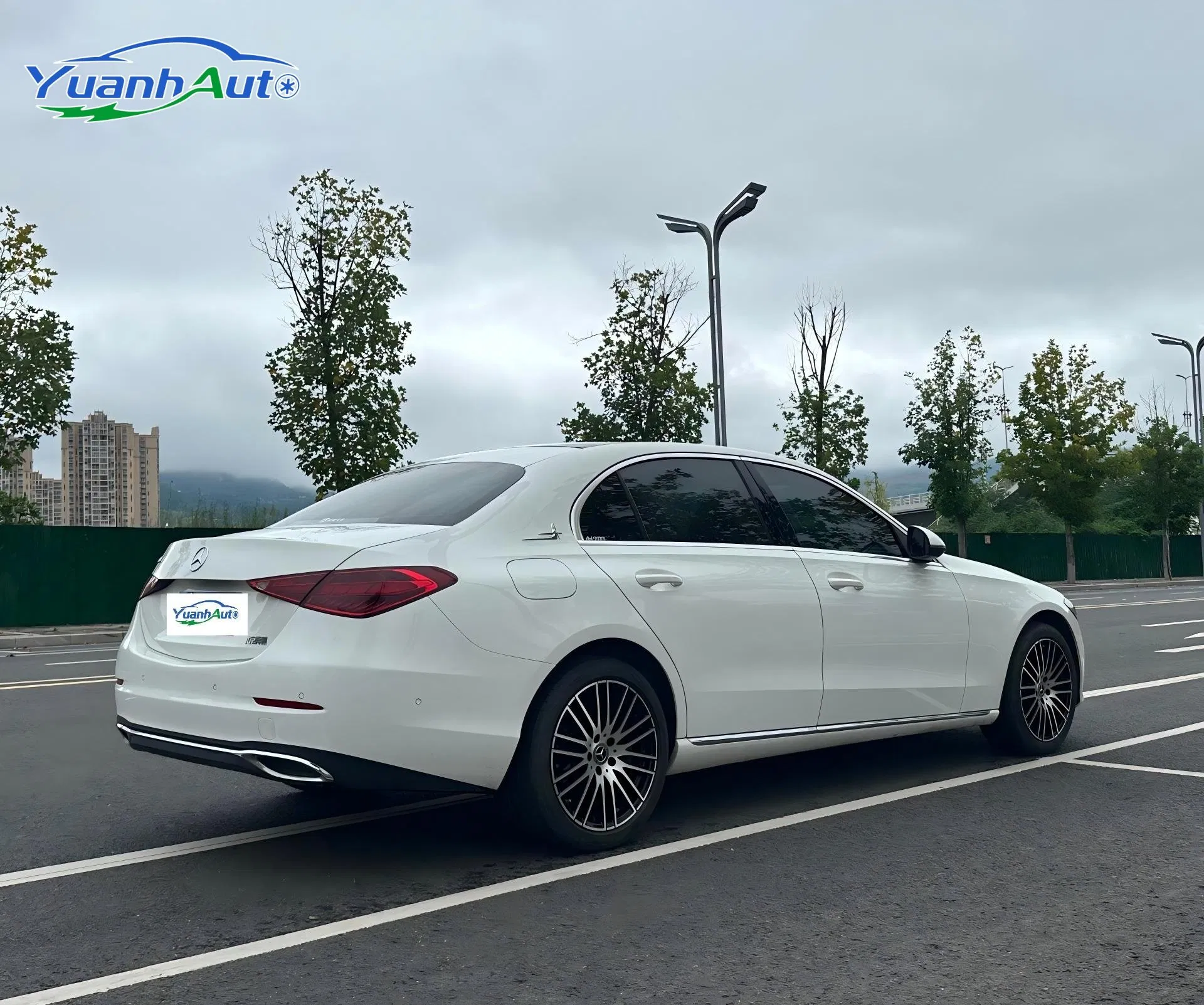 2022 C260L vehicle photo 4