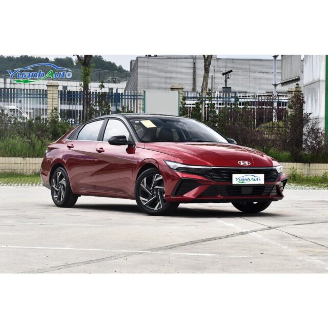 Hyundai Elantra vehicle photo 1
