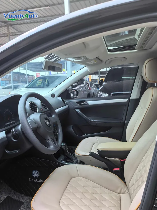 2015 Volkswagen Jetta Petrol Sedan — source image 18