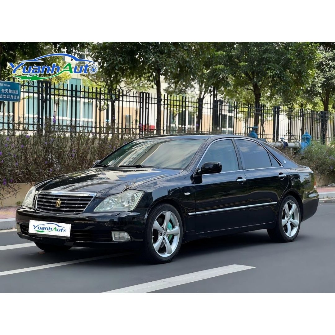 2005 Toyota crown vehicle photo 1
