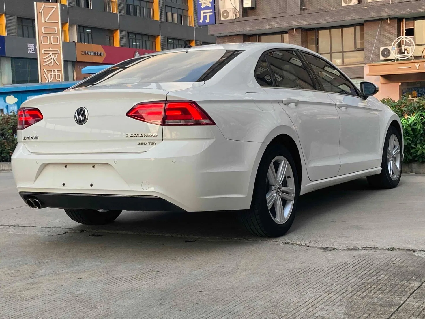 2018 VW Lamando vehicle photo 5