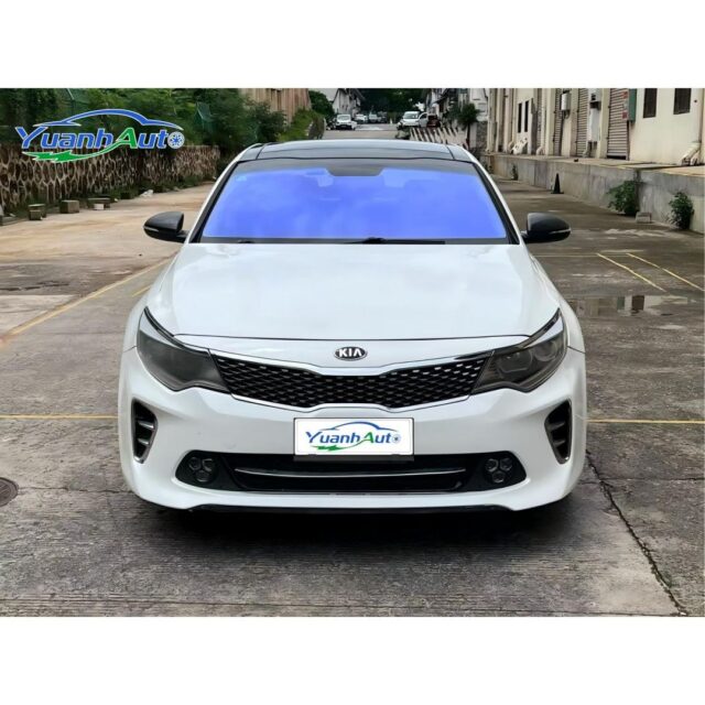 2019 Kia K5 vehicle photo 1