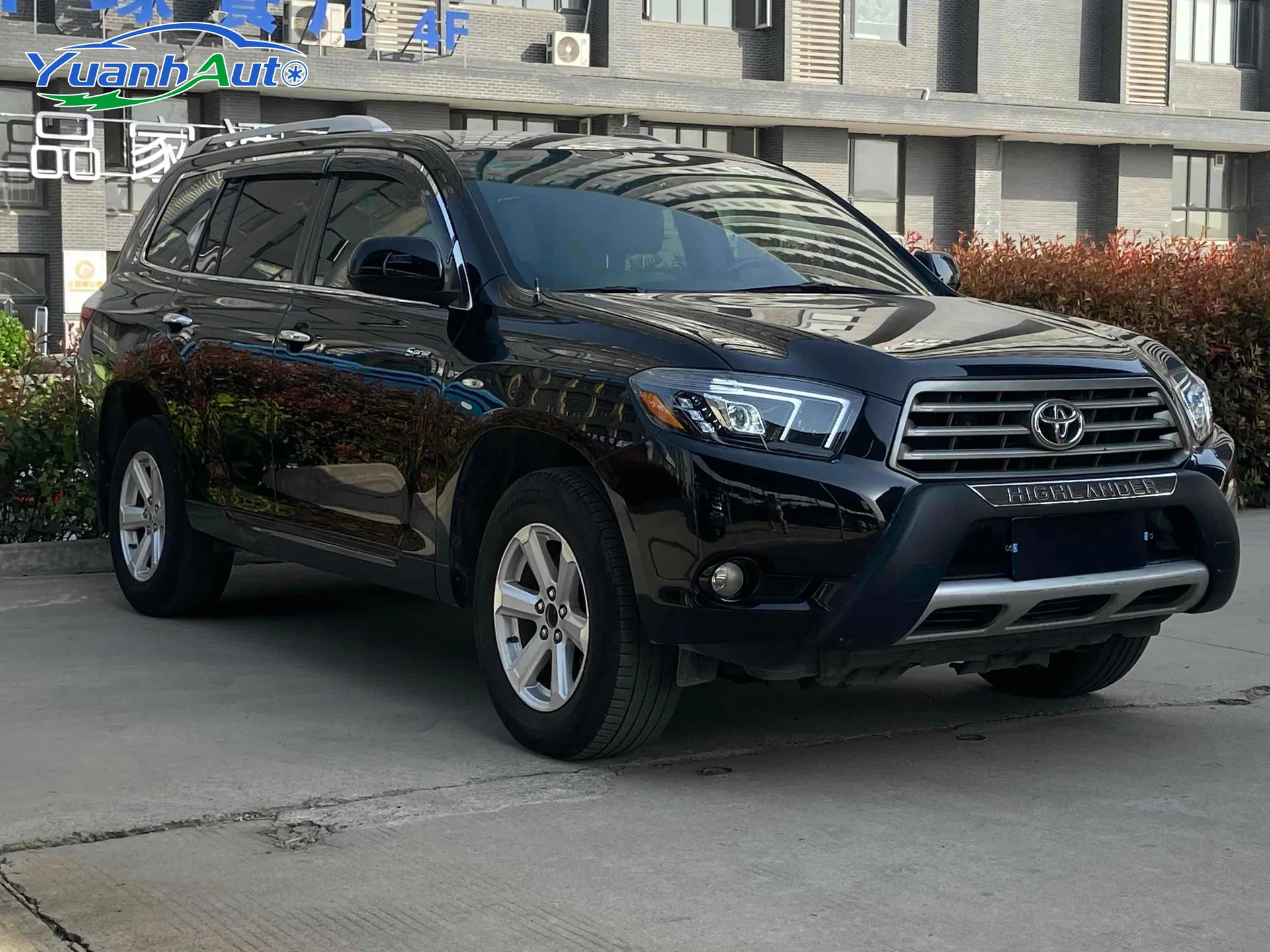 2015 Toyota Highlander Petrol SUV — source image 9