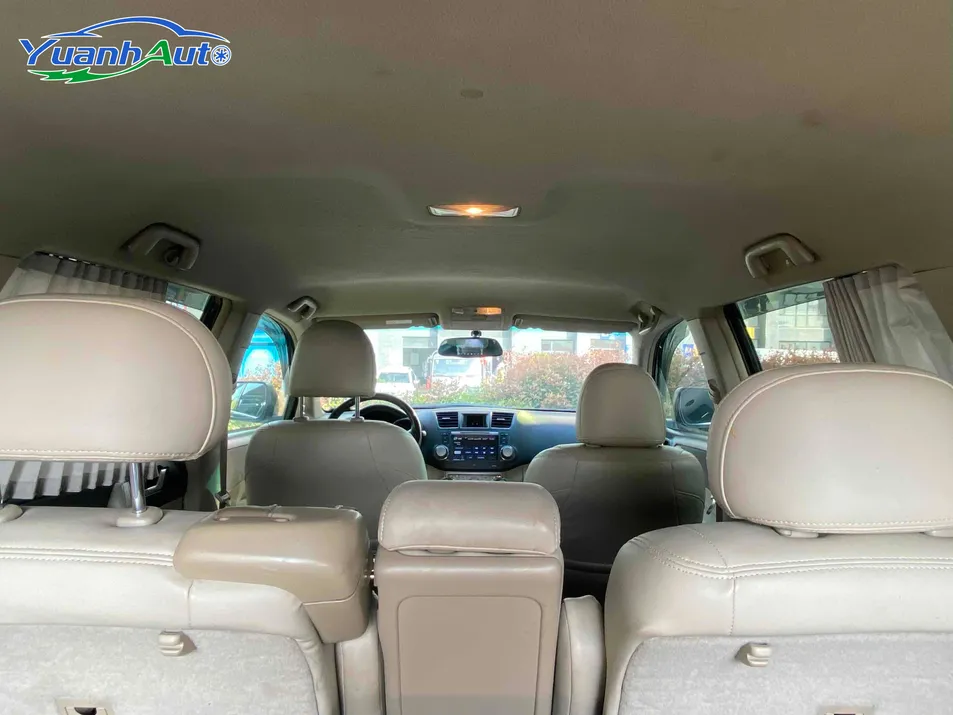 2015 Toyota Highlander Petrol SUV — source image 16