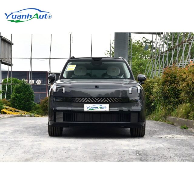 900 vehicle photo 1