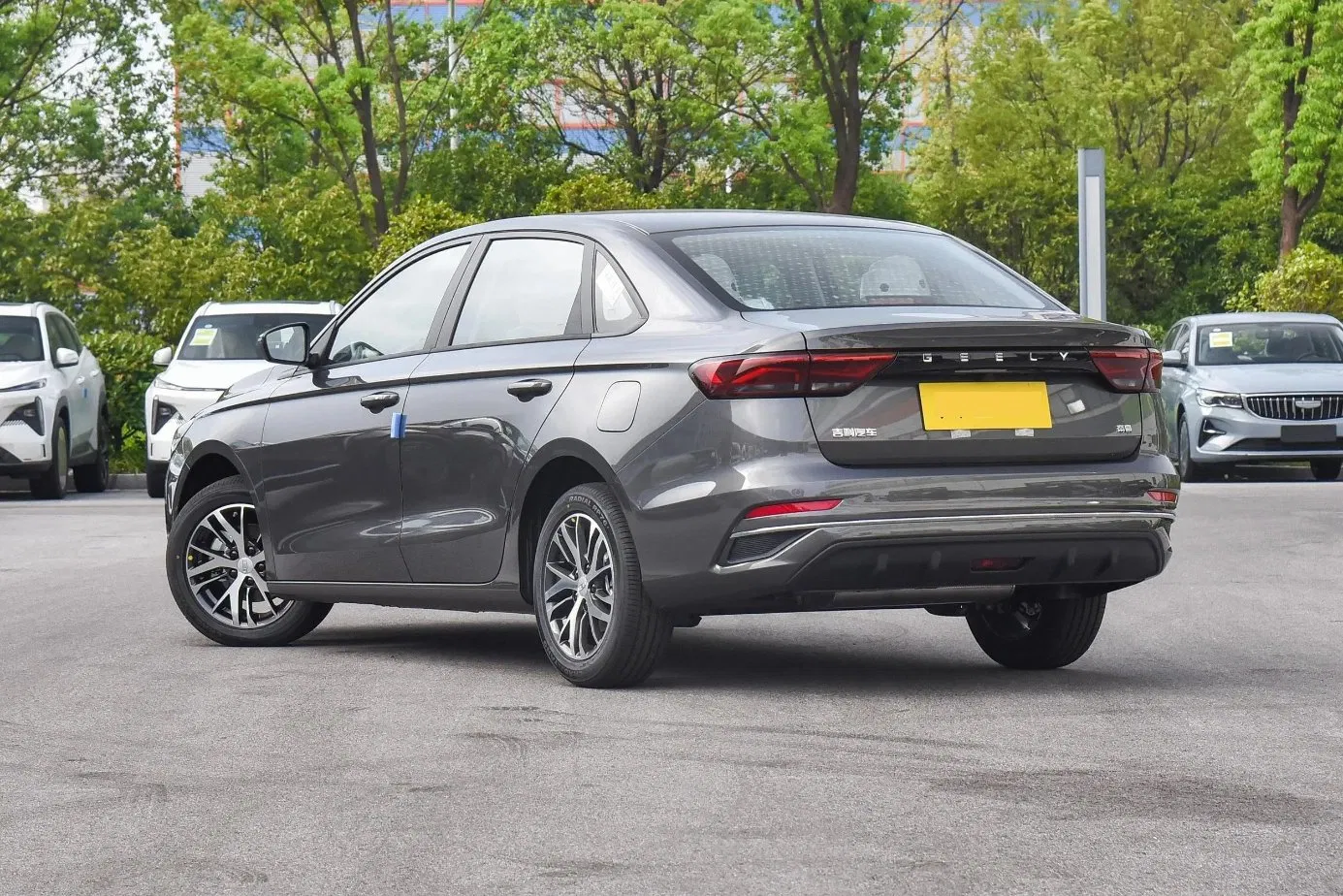 2024 Geely emgrand vehicle photo 4