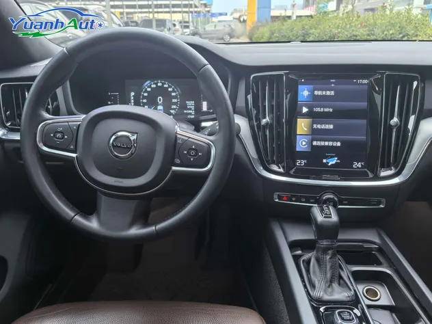 2021 Volvo S60 Petrol Sedan — source image 16
