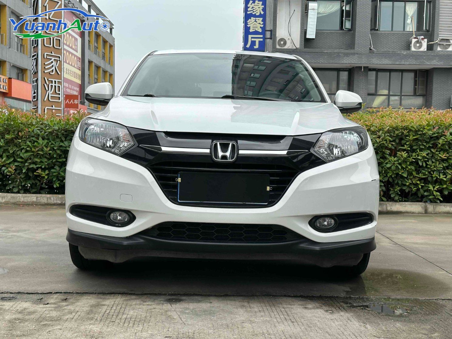 2015 Honda Vezel Petrol SUV — source image 1