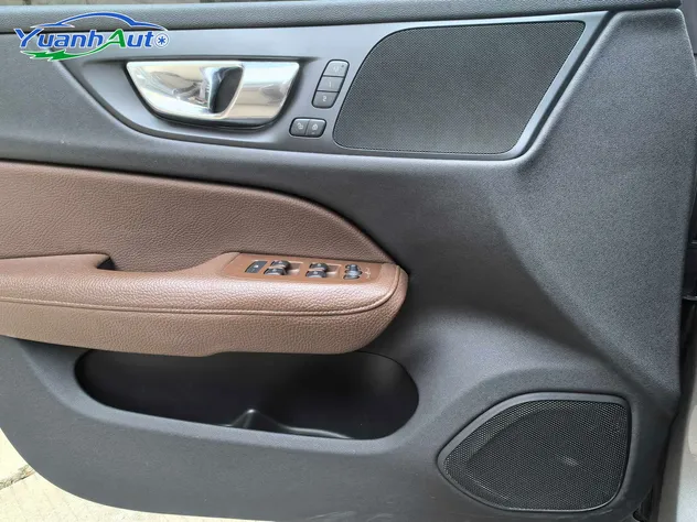 2021 Volvo S60 Petrol Sedan — source image 19
