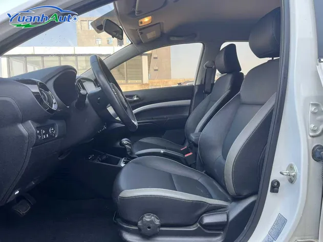 2017 BYD Song Max Petrol MPV — source image 17