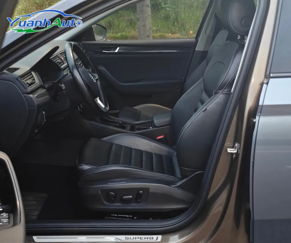 2016 Skoda Superb Sedan — source image 15