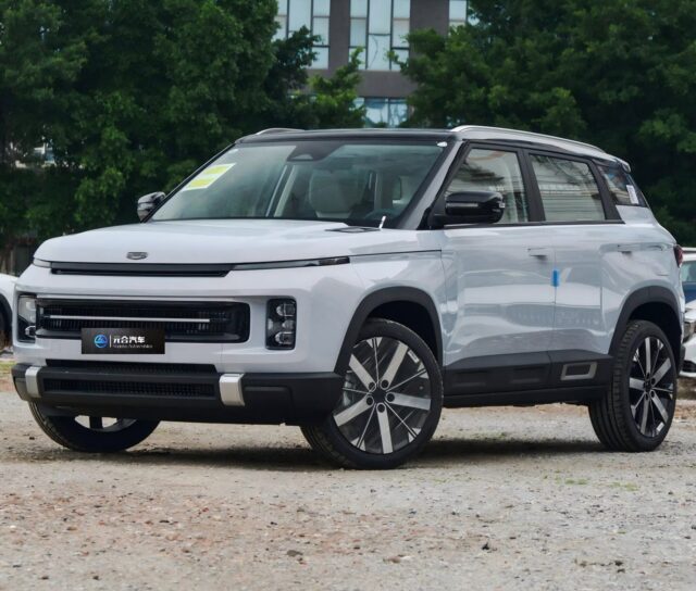 Geely Icon vehicle photo 1