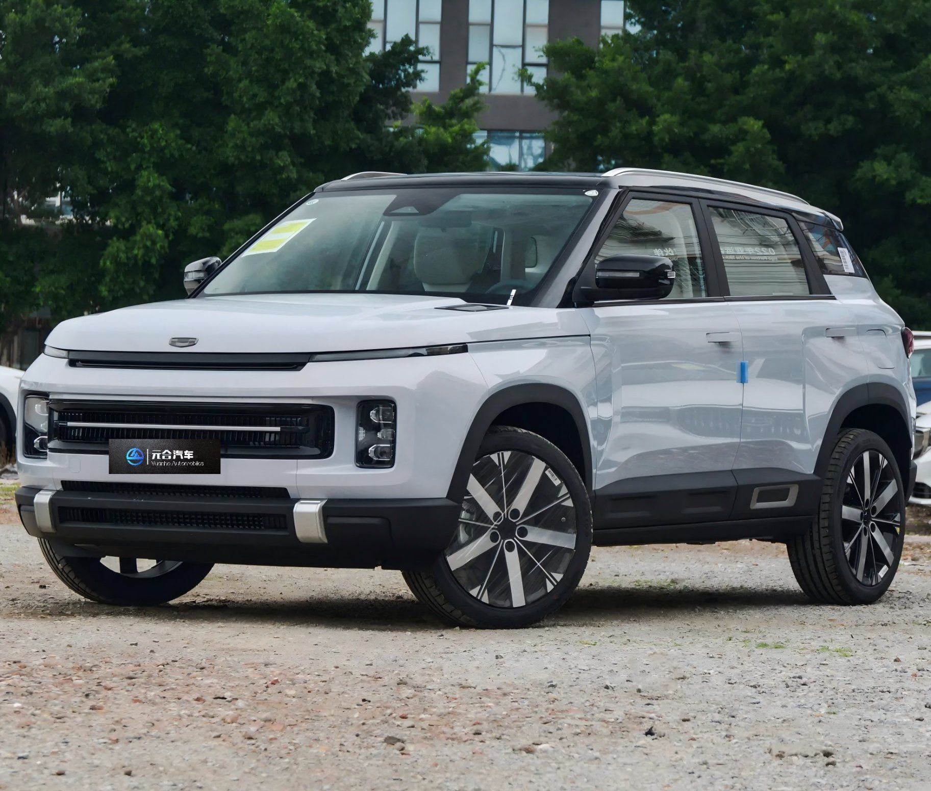 Geely Icon vehicle photo 1