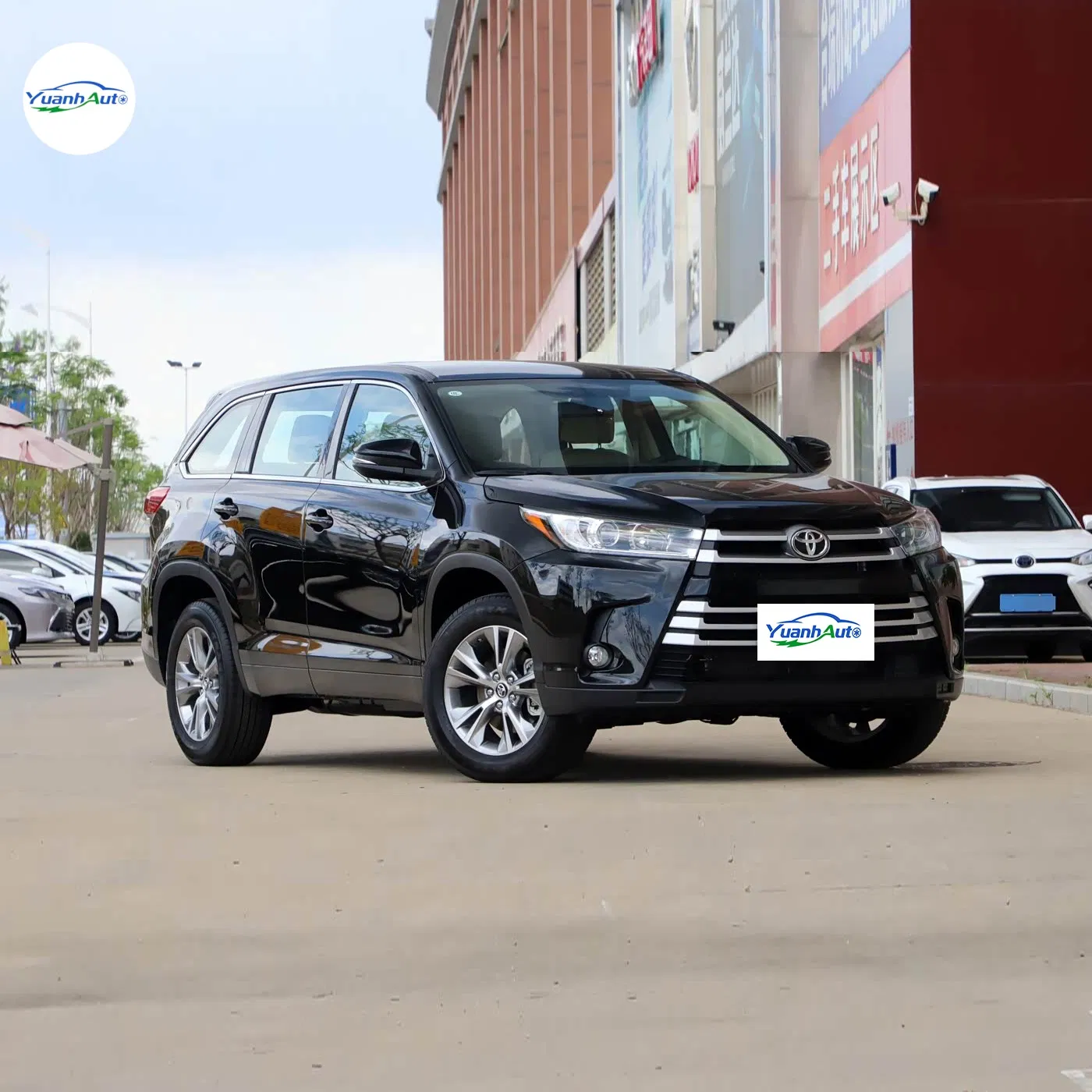Toyota Highlander vehicle photo 3