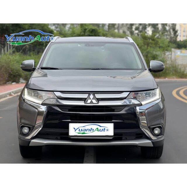 2019 Mitsubishi Outlander vehicle photo 1