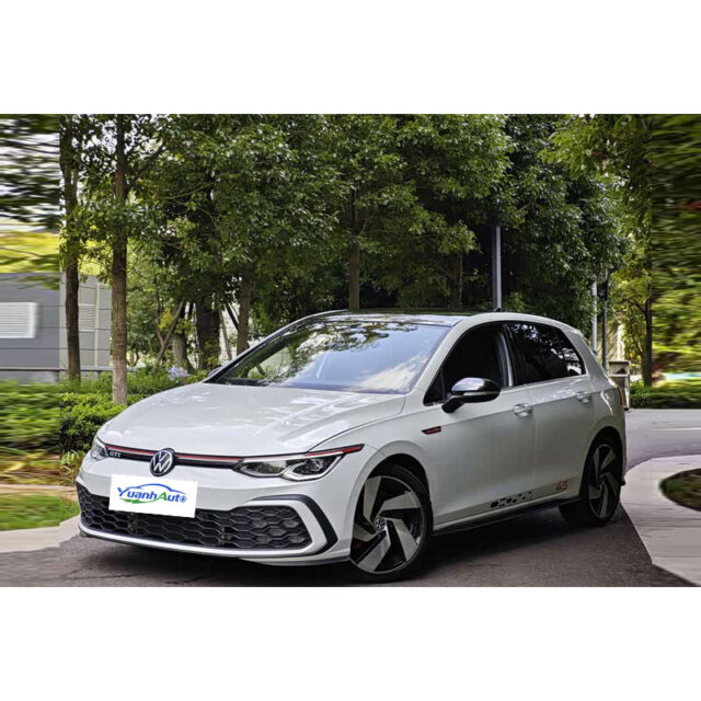 2016 Golf vehicle photo 1