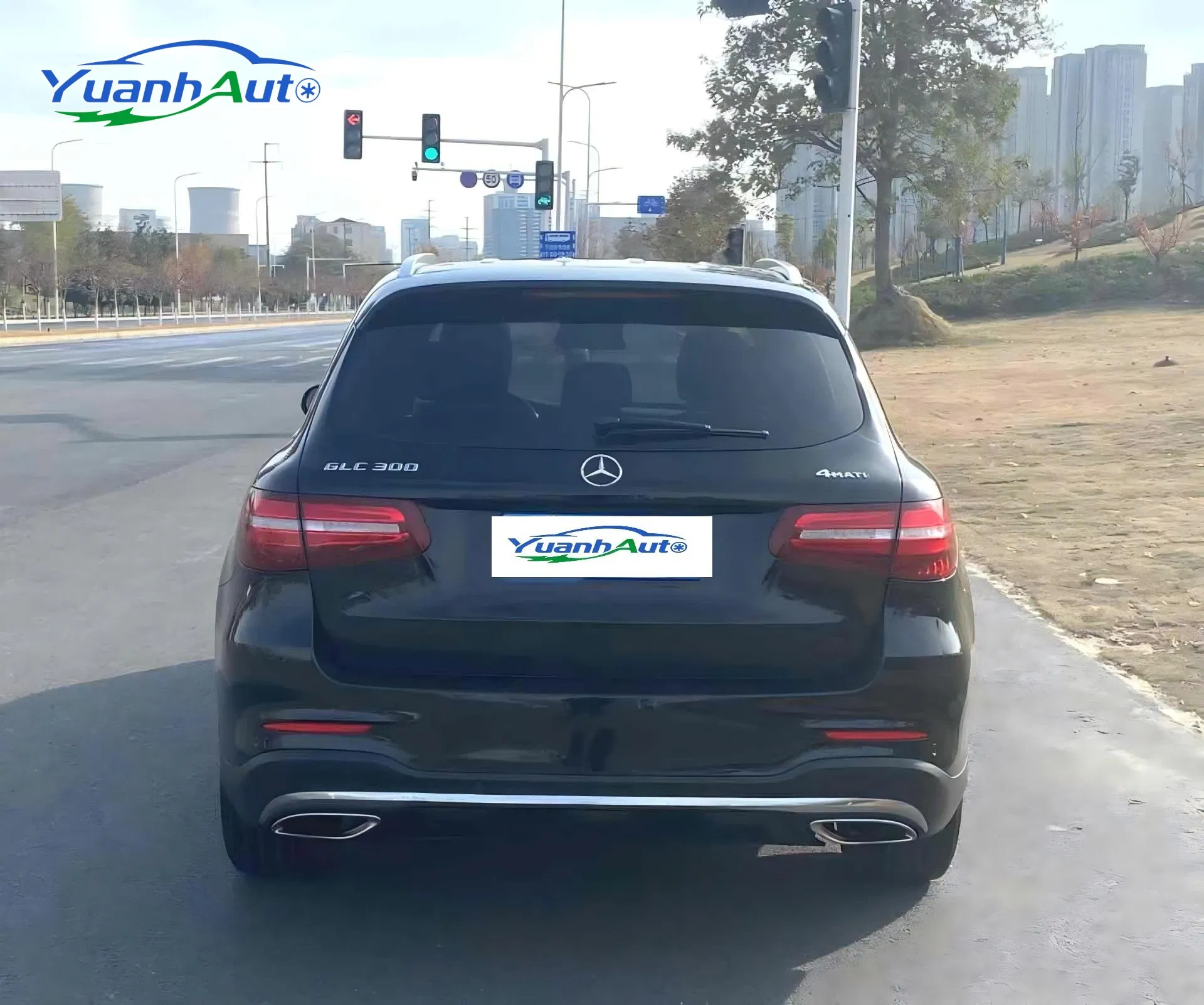 2017 Mercedes-Benz GLC 300 vehicle photo 6