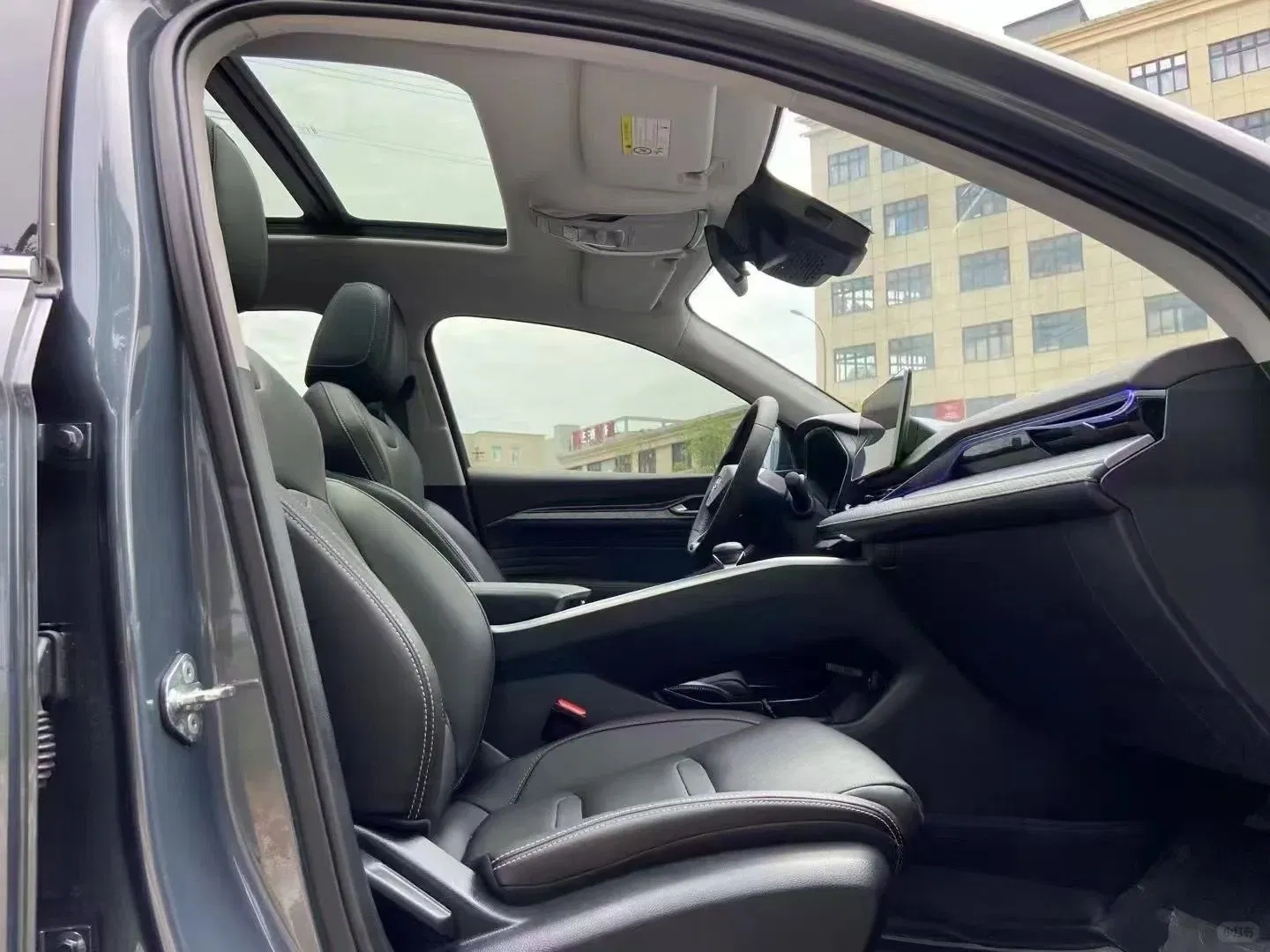 2022 Geely Xingrui Petrol SUV — source image 11
