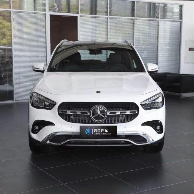 2025 GLA vehicle photo 1