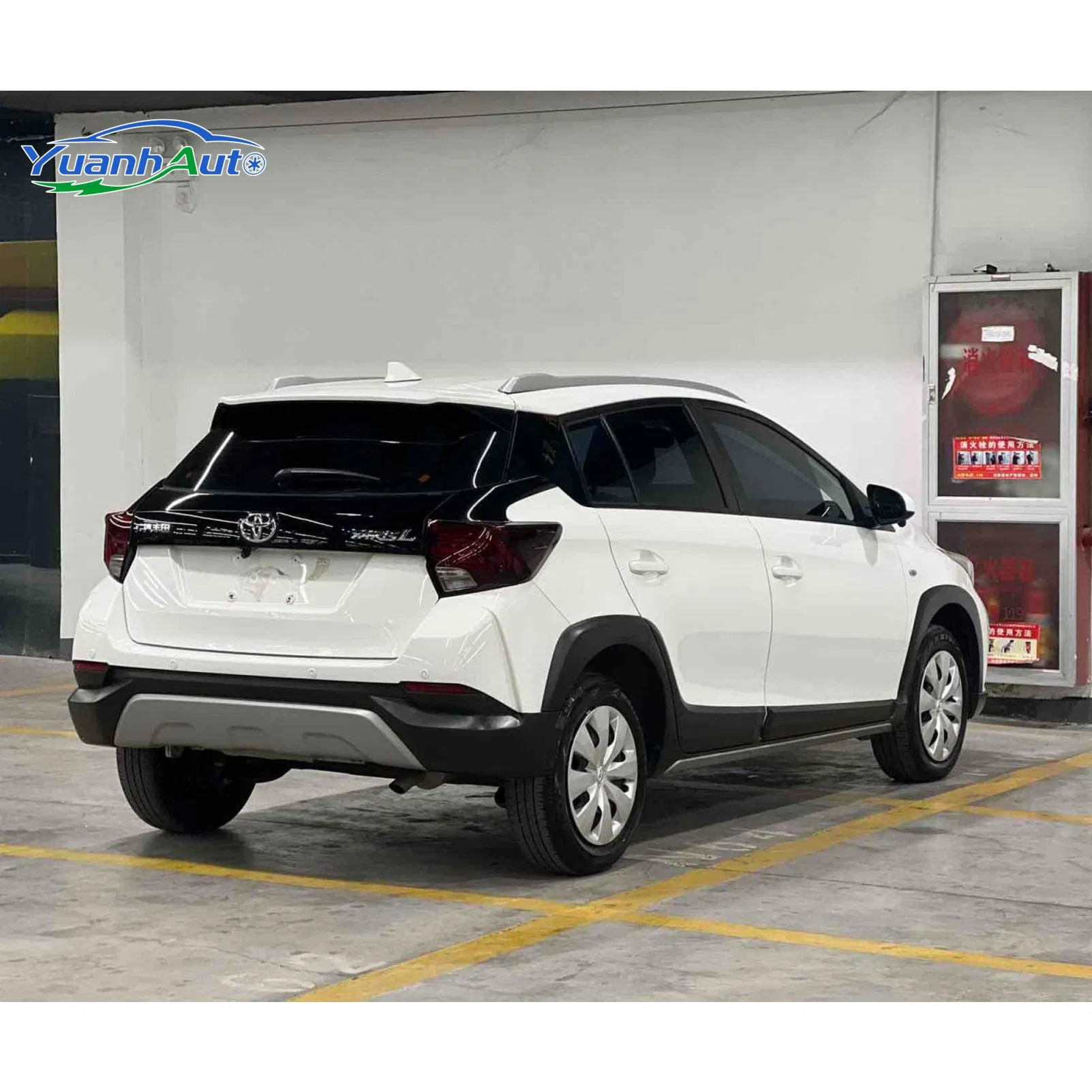 2022 Toyota YARIS L vehicle photo 6