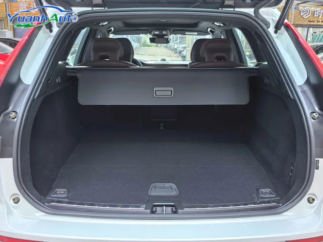 2023 Volvo XC60 Hybrid SUV — source image 17