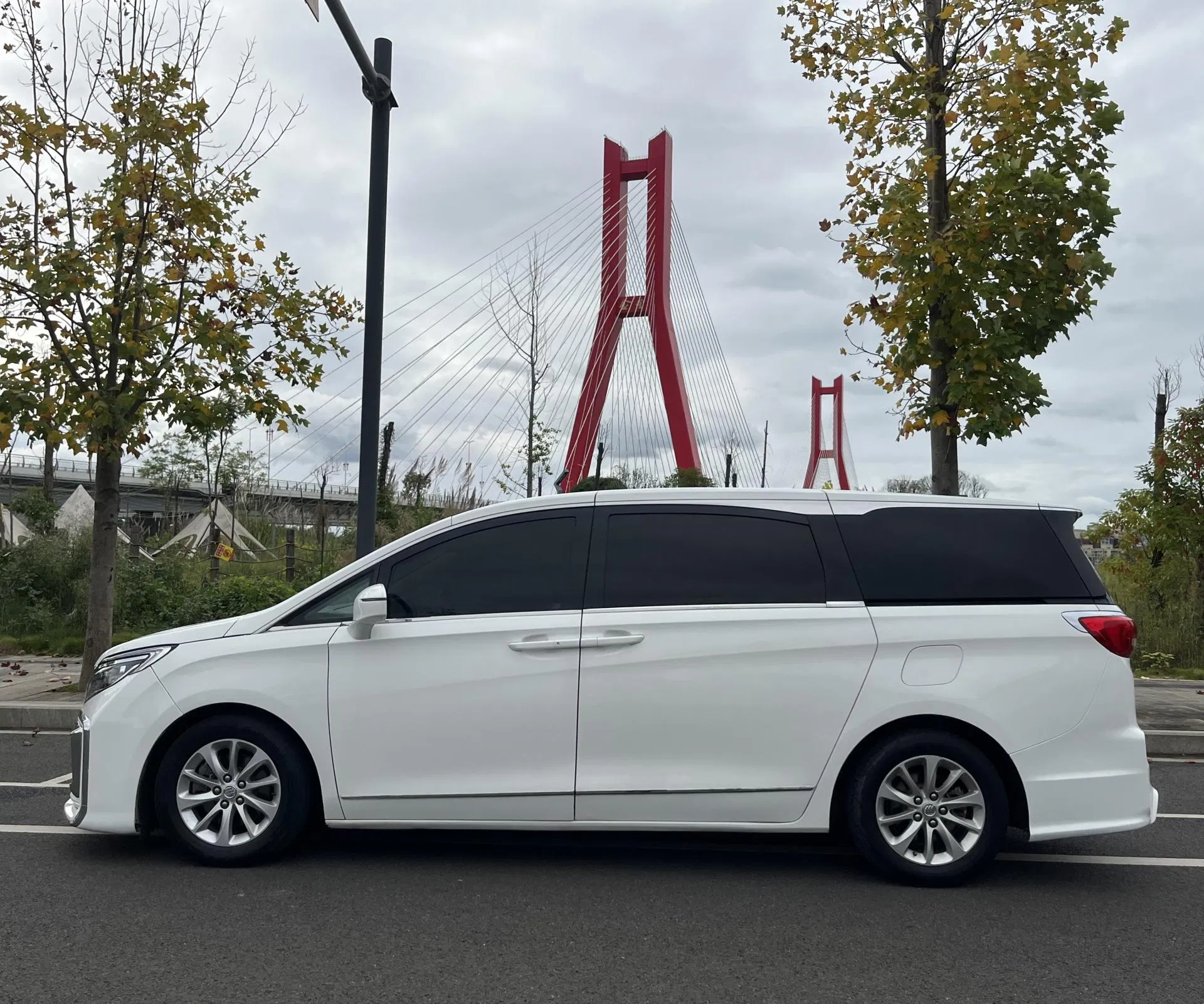 2017 Buick GL8 Petrol MPV — source image 10