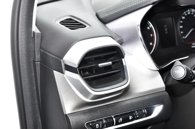 Geely Coolray Battle Petrol SUV — source image 11