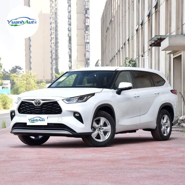 Toyota Highlander vehicle photo 1
