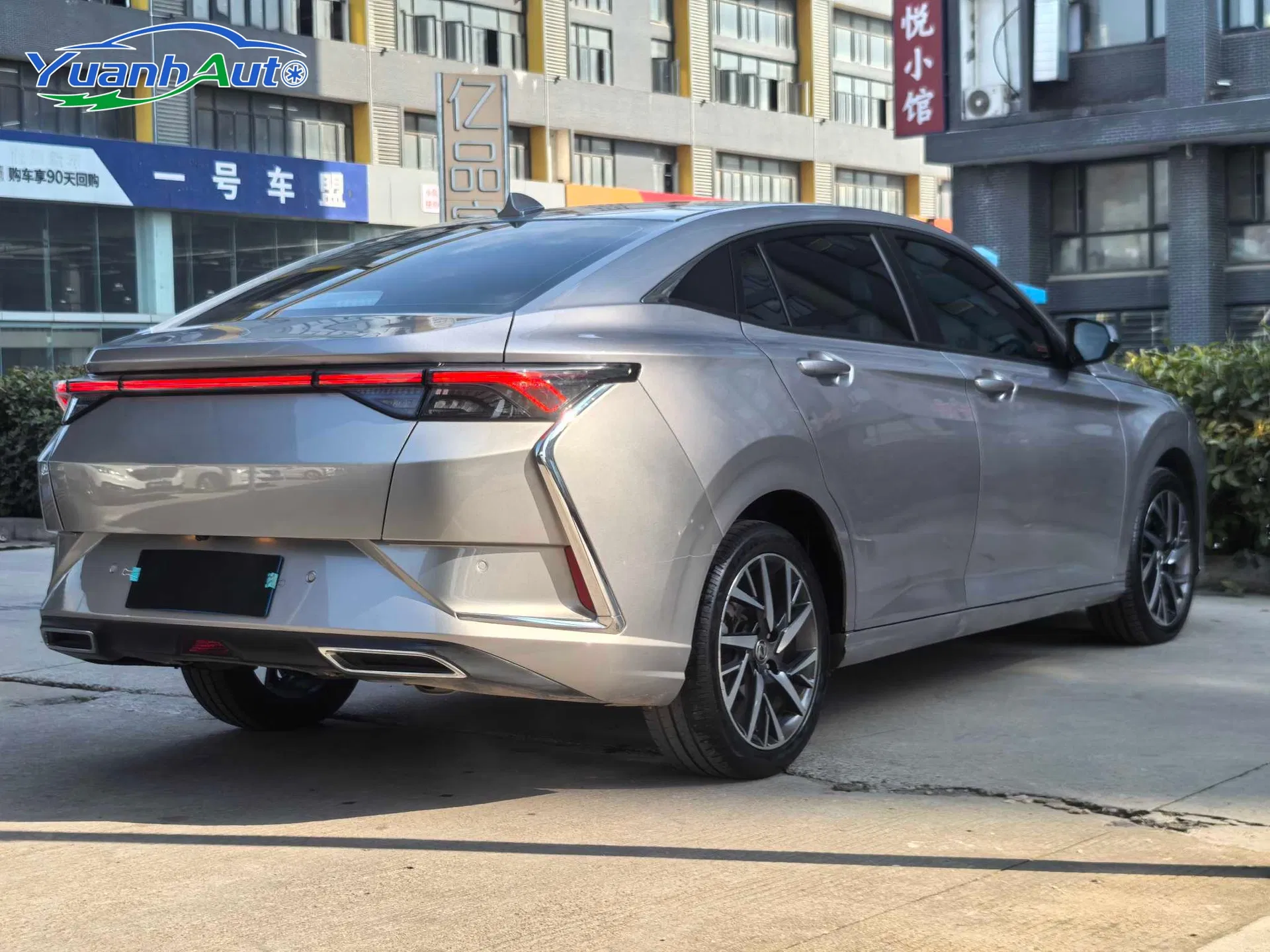2020 Dongfeng AEOLUS Petrol Sedan — source image 12