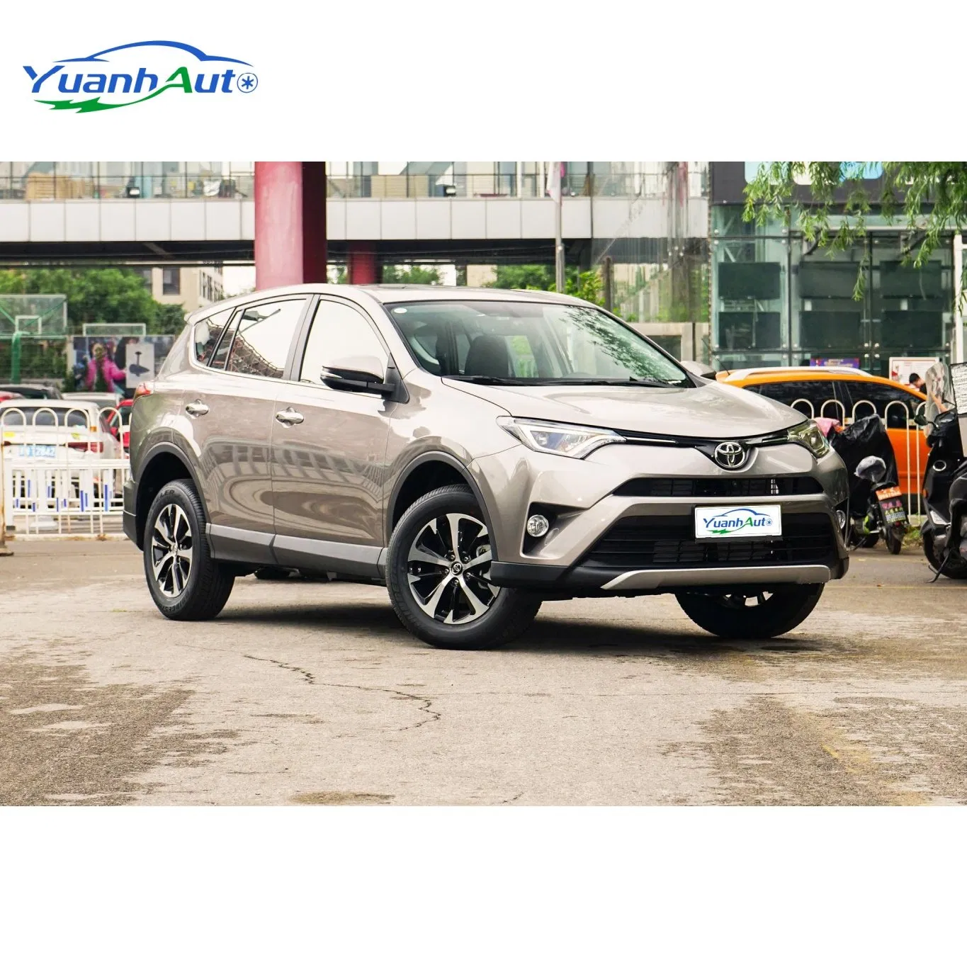 Toyota RAV4 vehicle photo 4