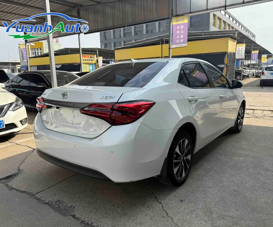 2017 Toyota Corolla Luxury — source image 14
