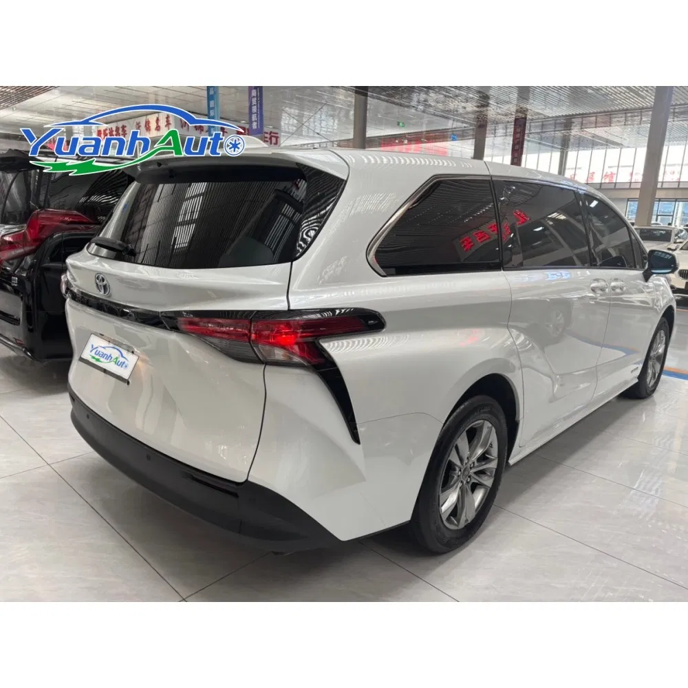 2023 Toyota Sienna Comfort 2.5L Hybrid SUV — source image 16