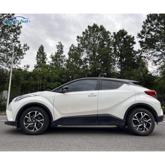 2020 Toyota C-HR vehicle photo 1