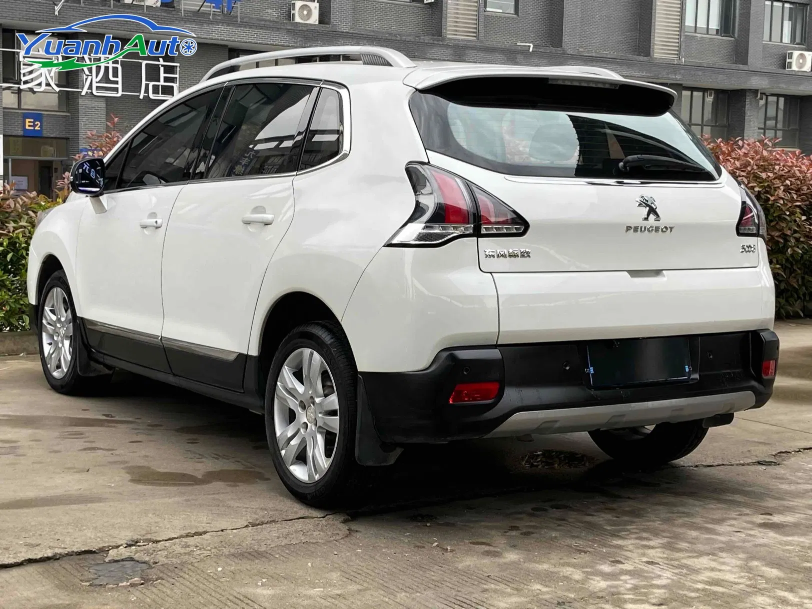 2018 Peugeot 3008 Petrol SUV — source image 5