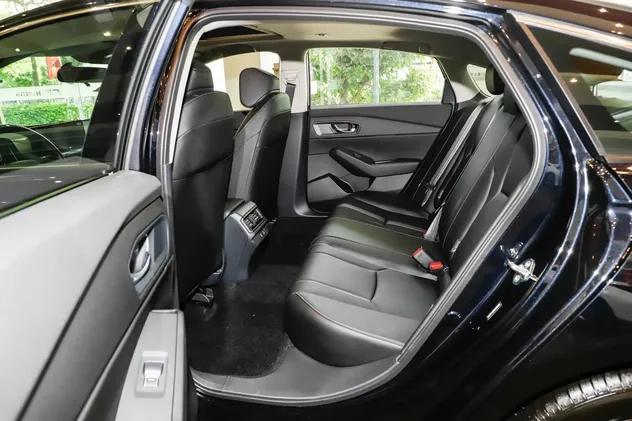 2025 Honda Accord Petrol Sedan — source image 14
