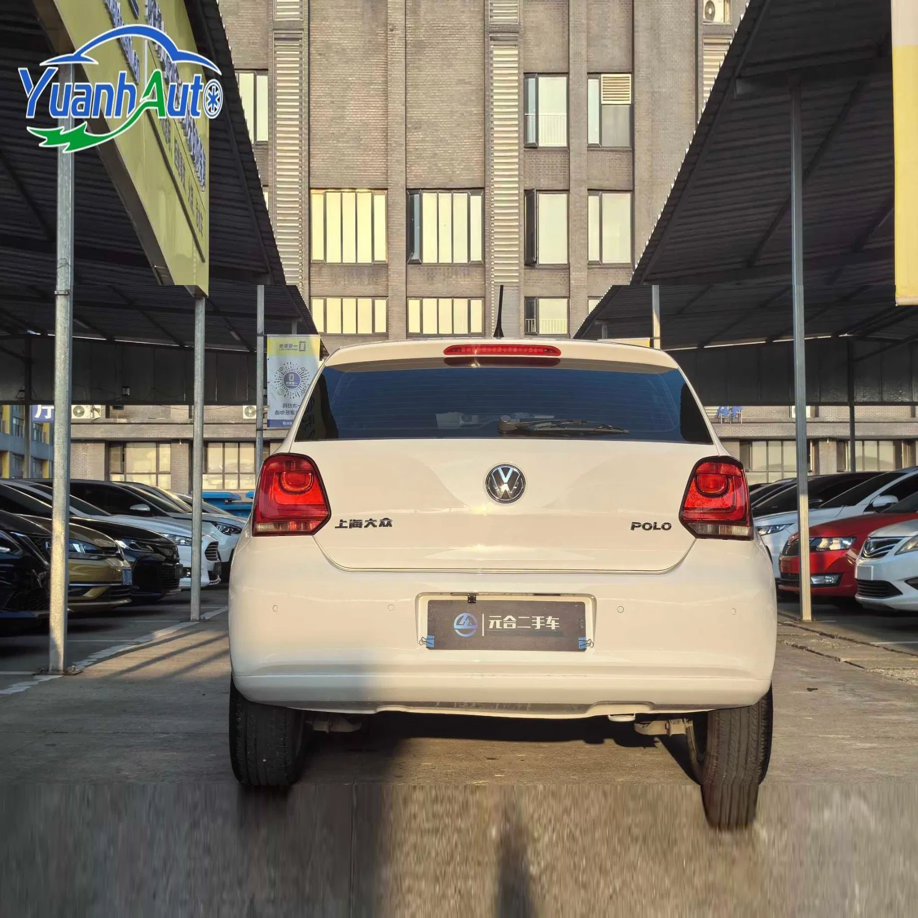 VW Polo vehicle photo 6