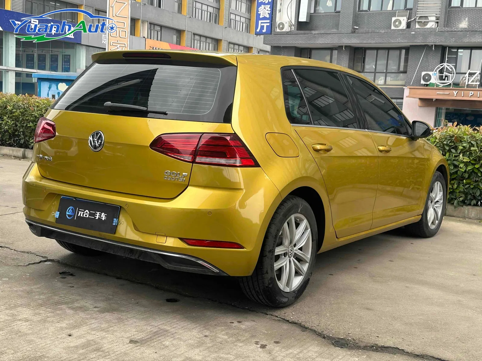 2018 Volkswagen Golf Petrol SUV — source image 14