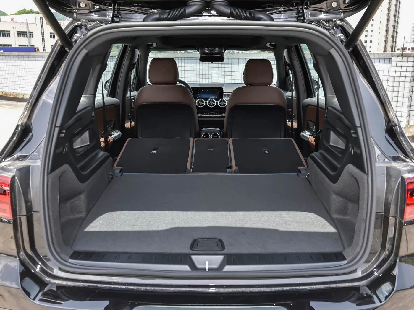 2025 Mercedes-Benz GLB200 Petrol SUV — source image 11