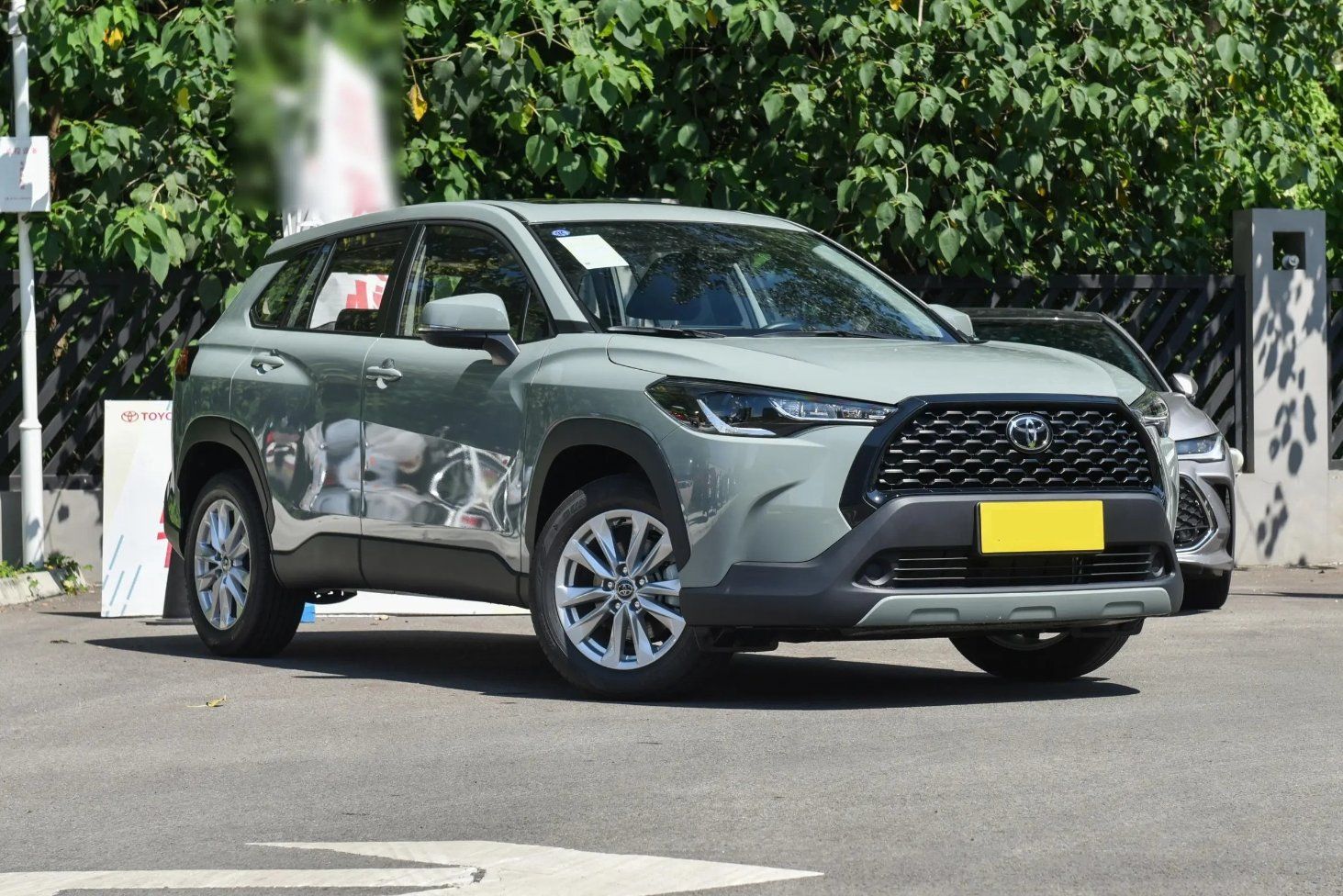 Toyota Corolla Cross vehicle photo 1
