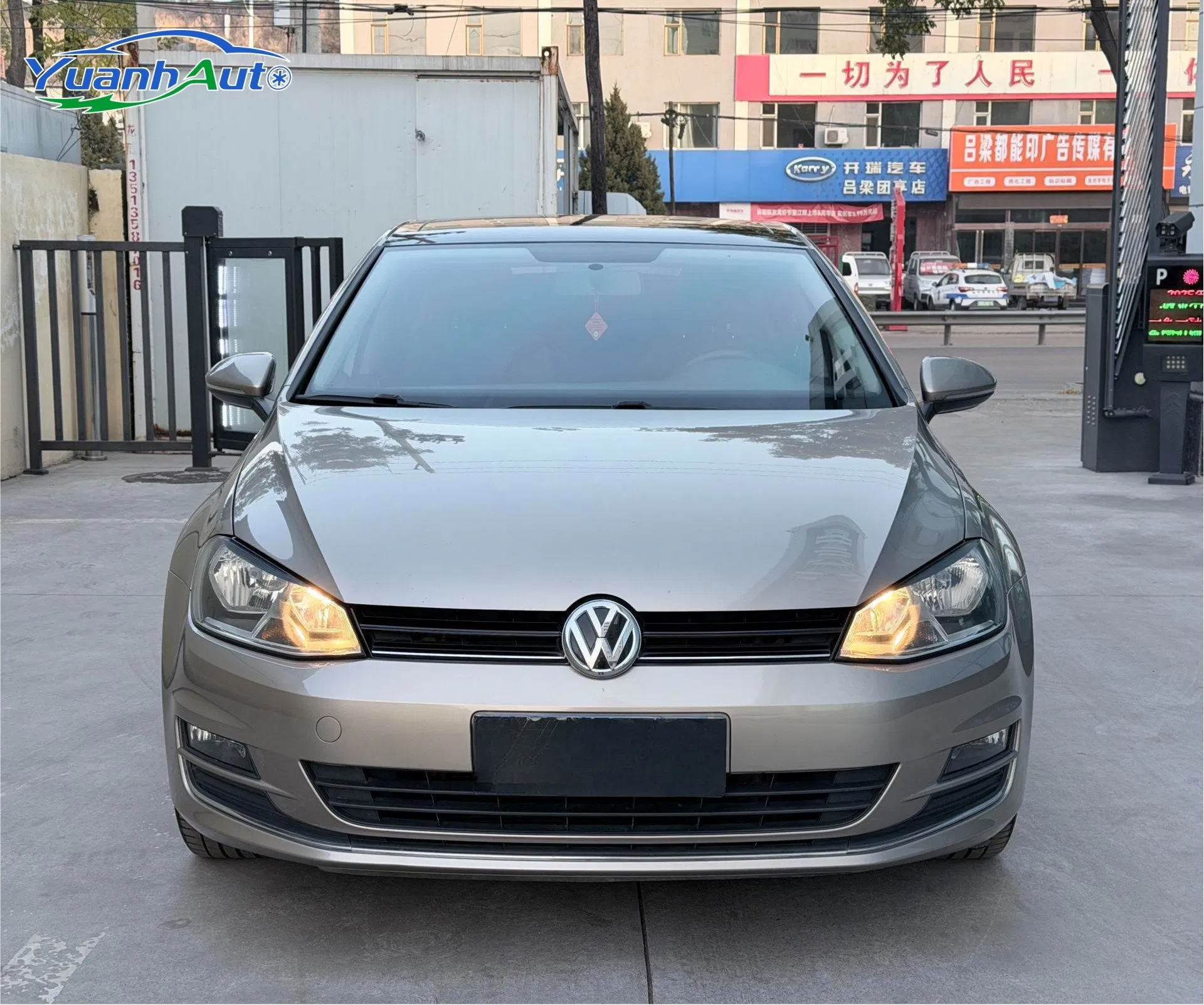 2016 Volkswagen Golf Petrol — source image 2