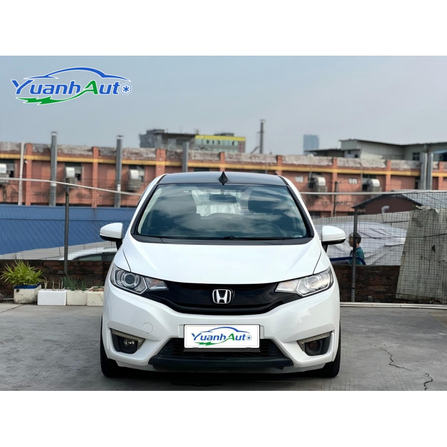 2015 Honda Fit Petrol Hatchback — source image 1