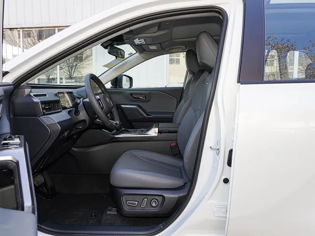 Toyota RAV4 Luxury 2.0L Hybrid — source image 14
