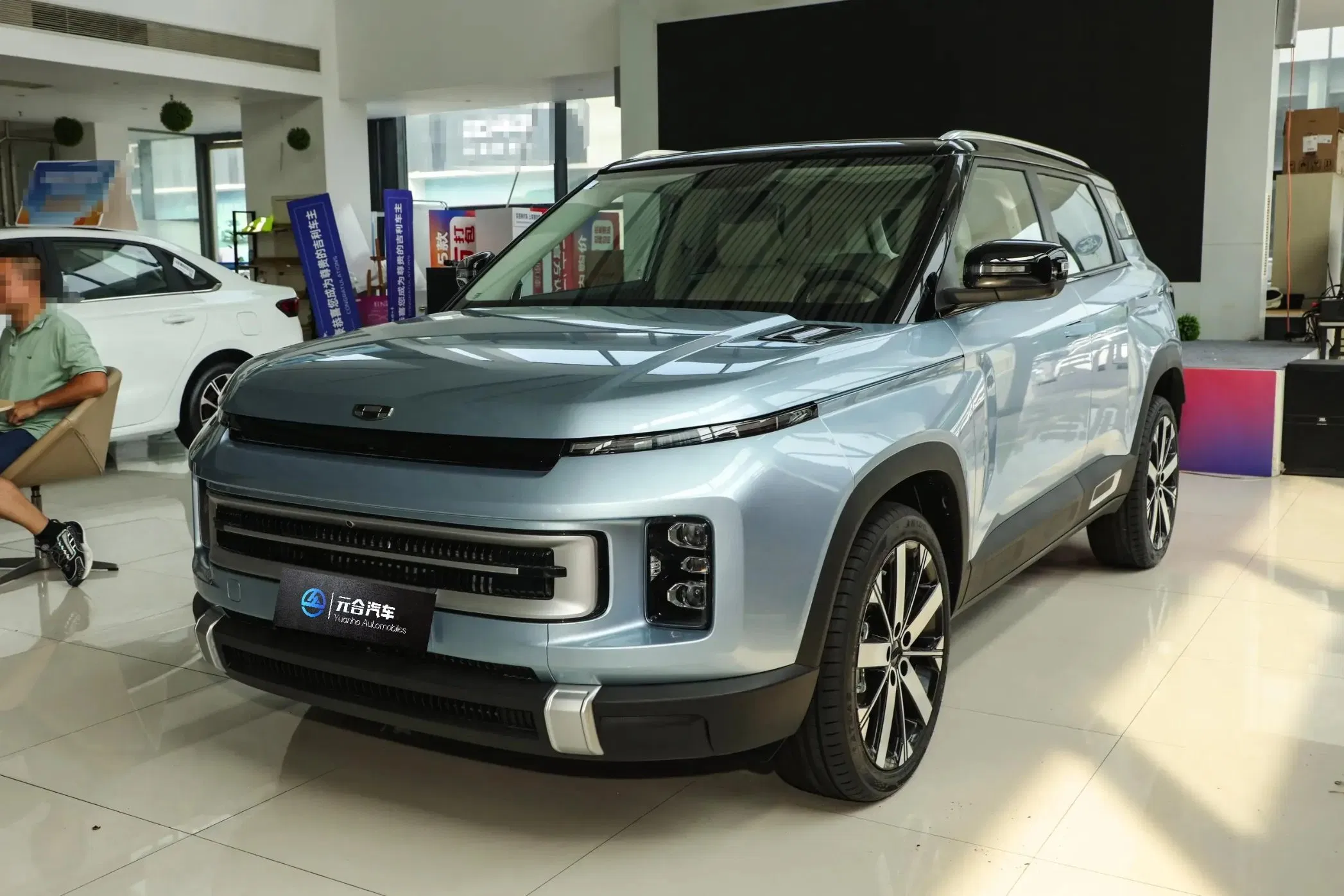 Geely Icon vehicle photo 6