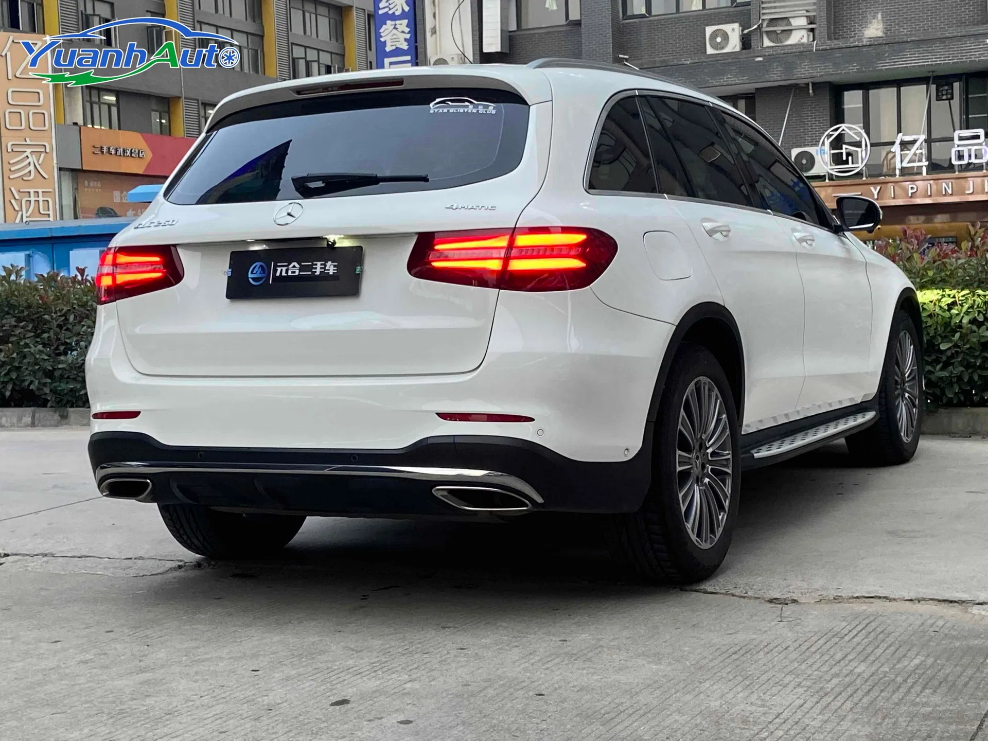 2017 Mercedes-Benz GLC 260 Petrol SUV — source image 10