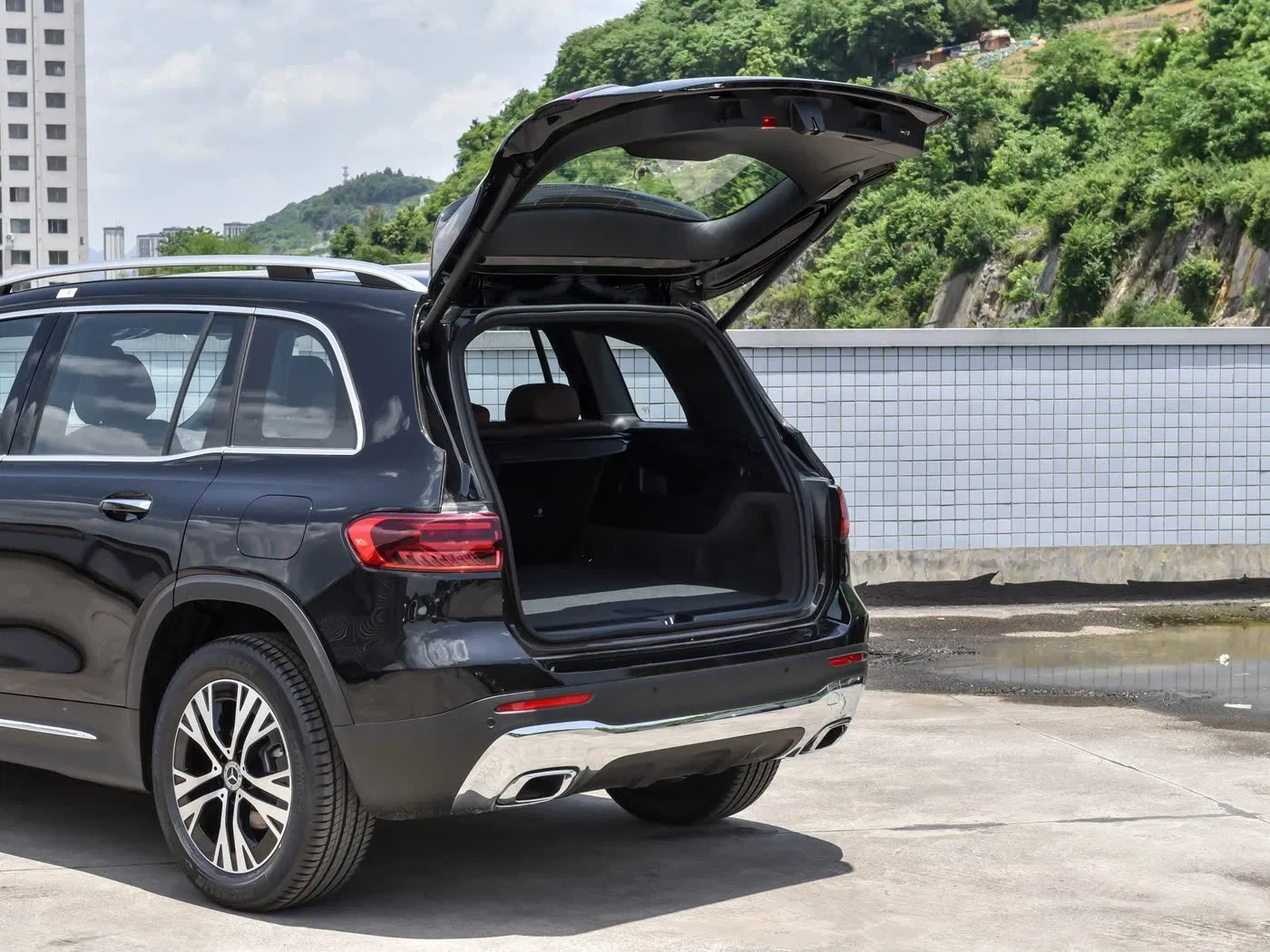 2025 Benz GLB200 vehicle photo 6