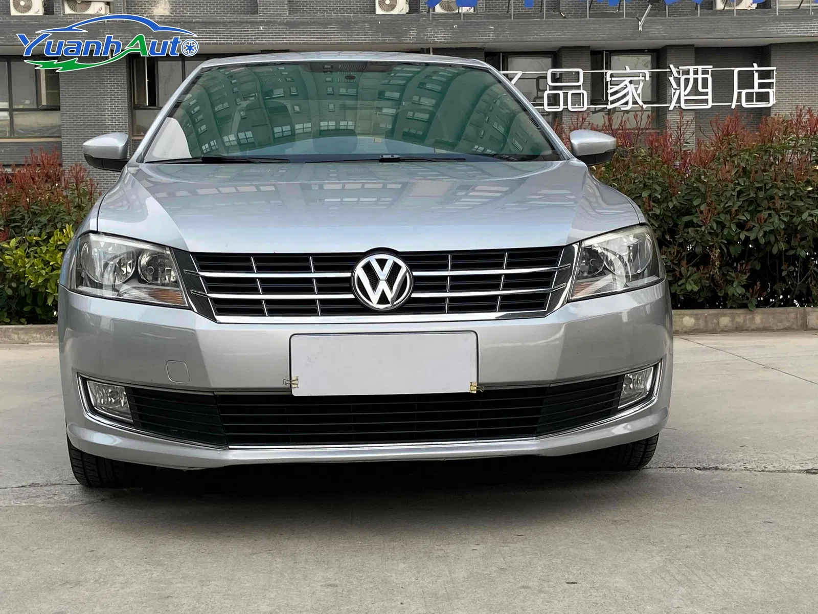 2014 Volkswagen Lavida Petrol Sedan — source image 9