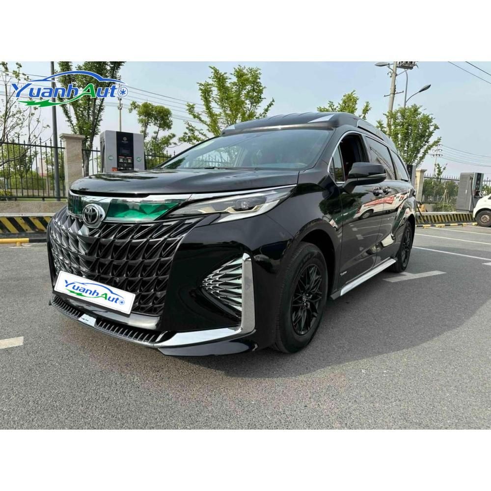2024 Toyota Gravia vehicle photo 1