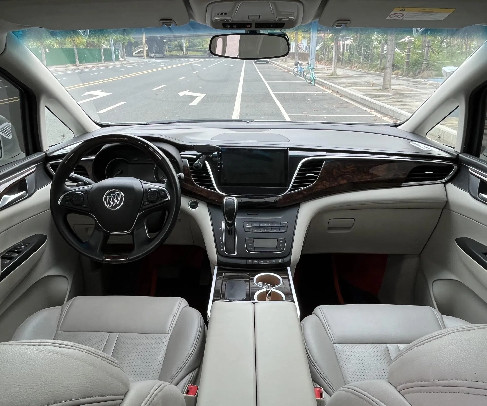 2017 Buick GL8 Petrol MPV — source image 14