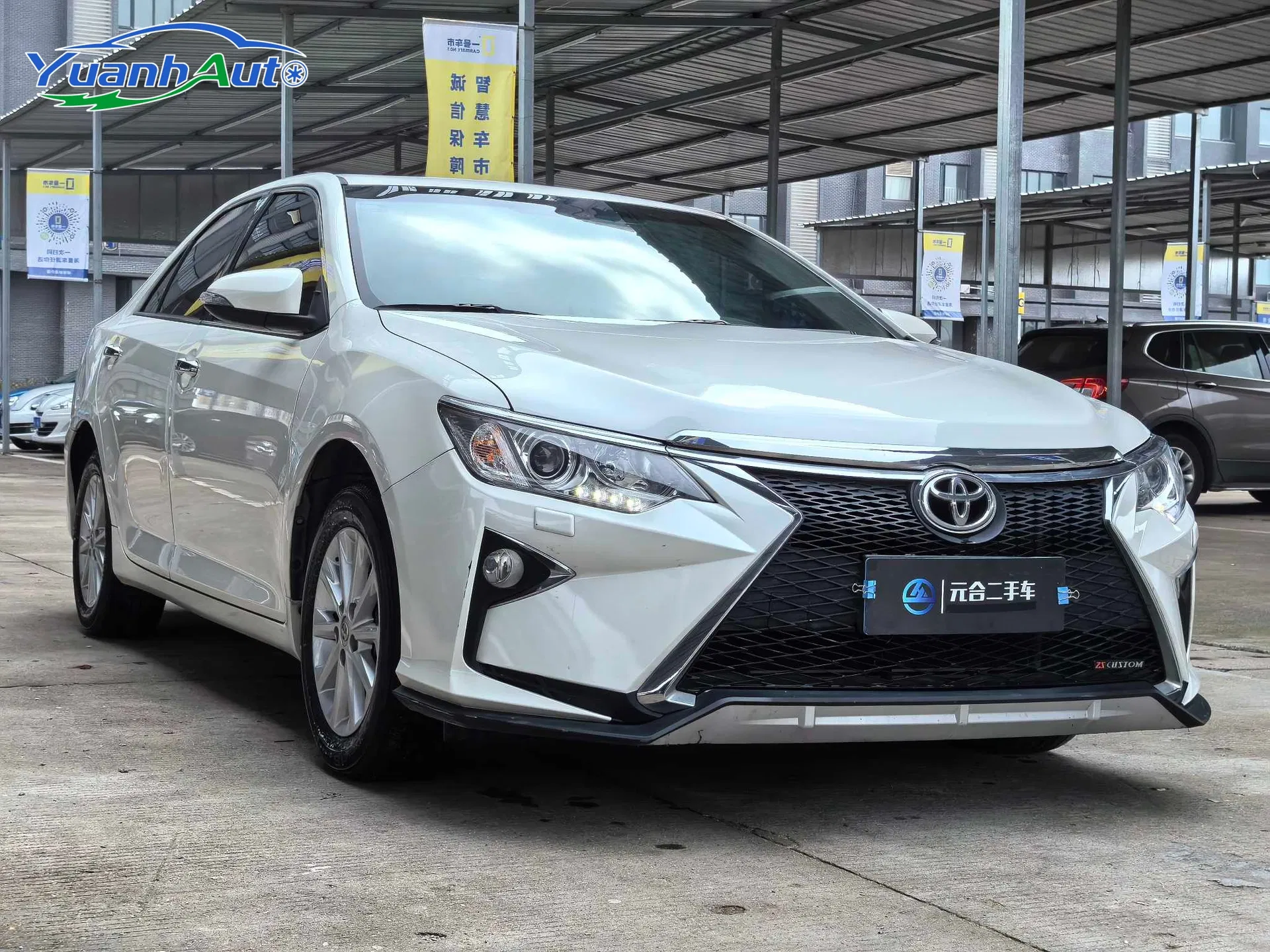 2016 Toyota Camry Petrol Sedan — source image 10