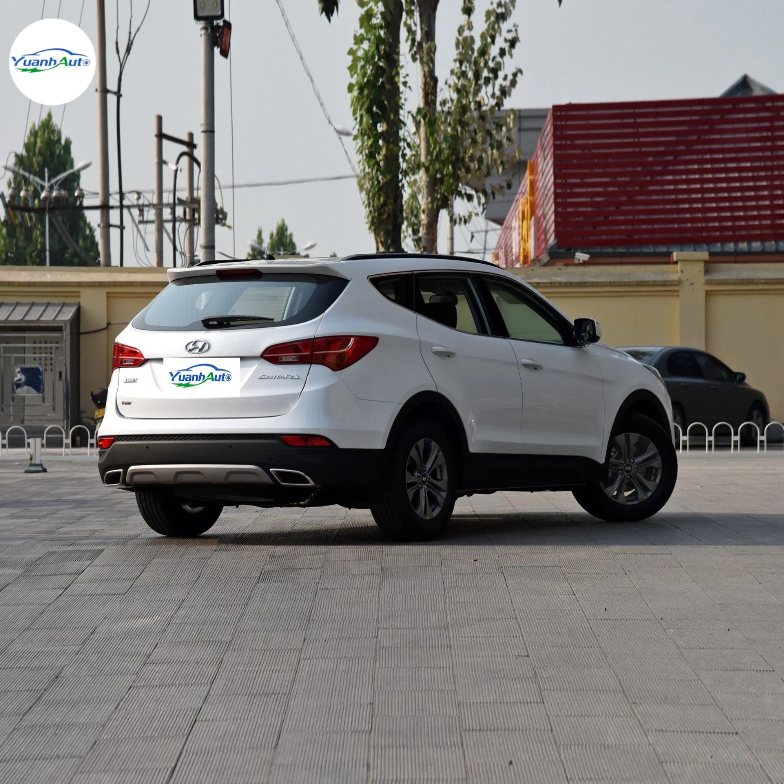 Hyundai Santa Fe vehicle photo 7